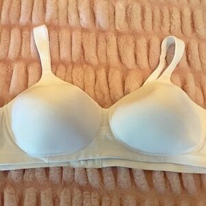 Vanity Fair wire free white bra 44B